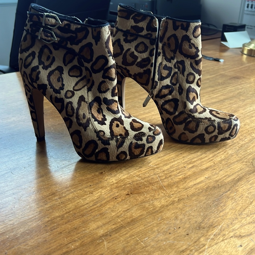 Sam Edelman hair calf platform animal print ankle boot size 8